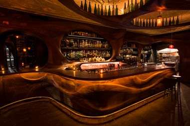 從功能到表演：酒吧室內(nèi)裝飾的范式轉(zhuǎn)變